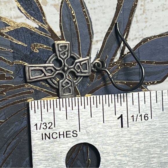 Vintage Dainty Celtic Cross Dangle Earrings in 925 Sterling Silver D2 - Picture 5 of 5